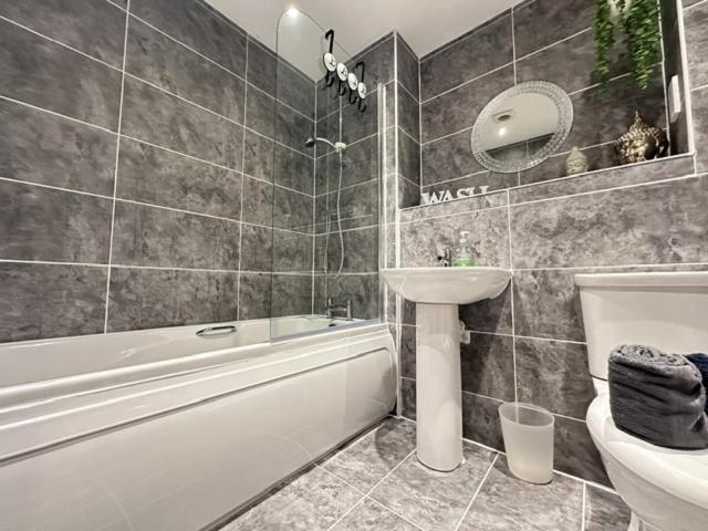 Grand Central Apartments Derby Bagian luar foto